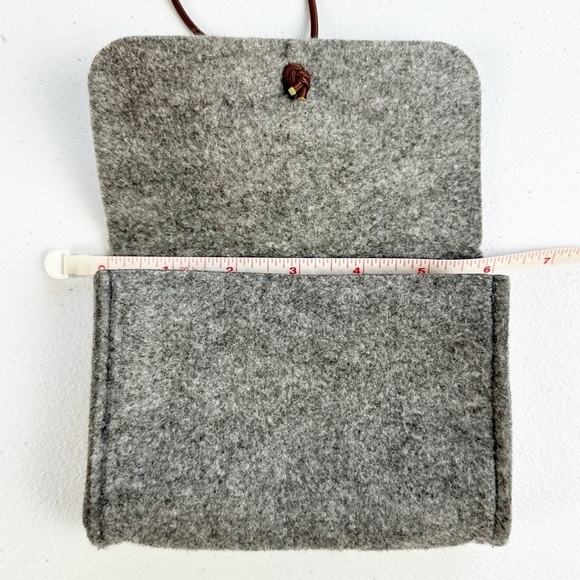 Inateck Gray Felt Electronic Accessory Carry Case - Picture 5 of 6